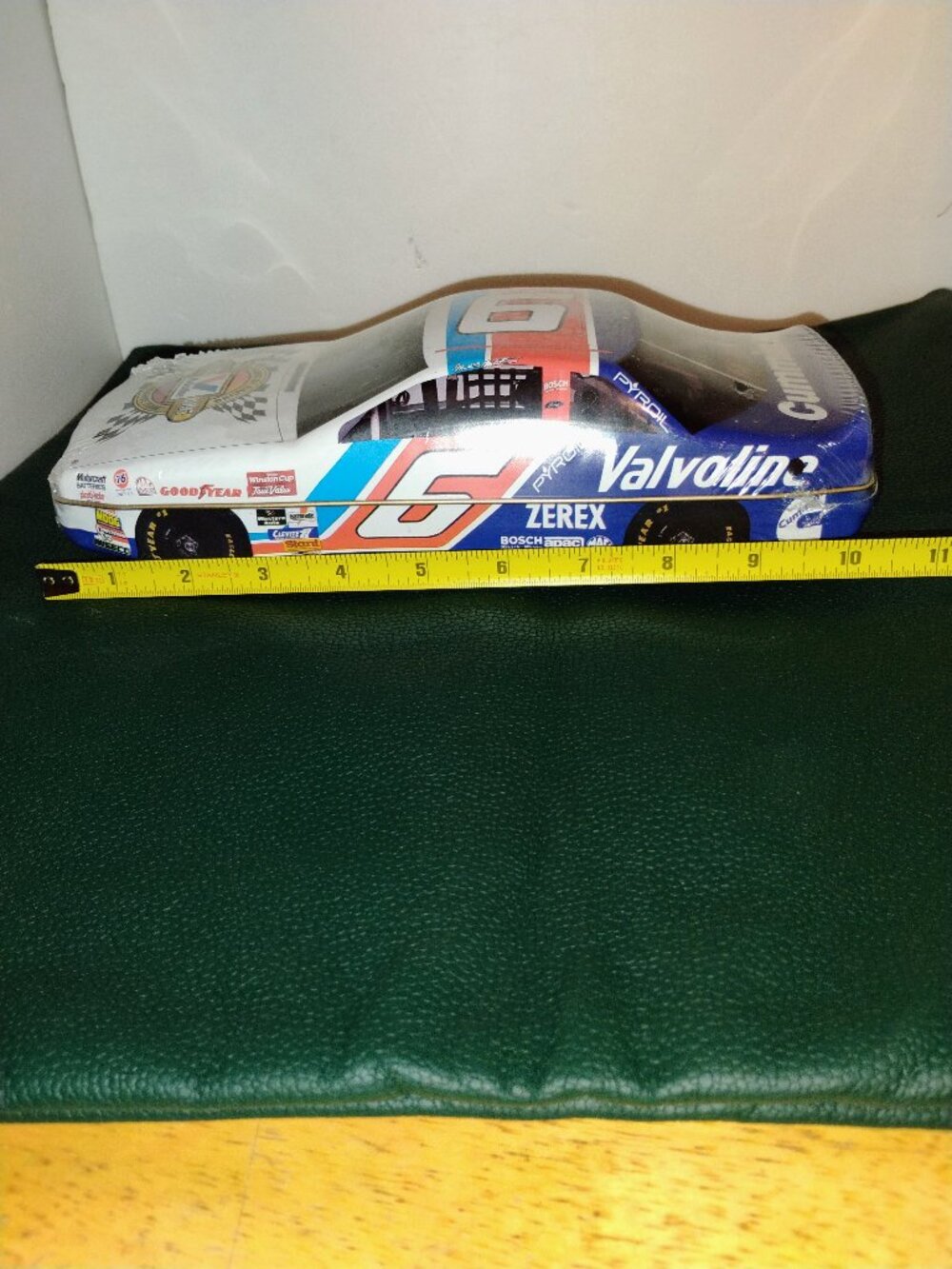 Nascar Valvoline. #6 Tin Car with Trading Card Set